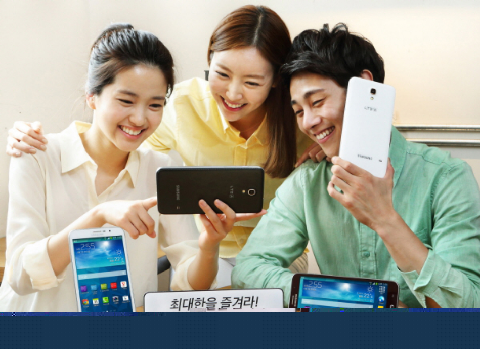 Want to Look Really Silly When Using your Android? Try the Bizarre Galaxy W